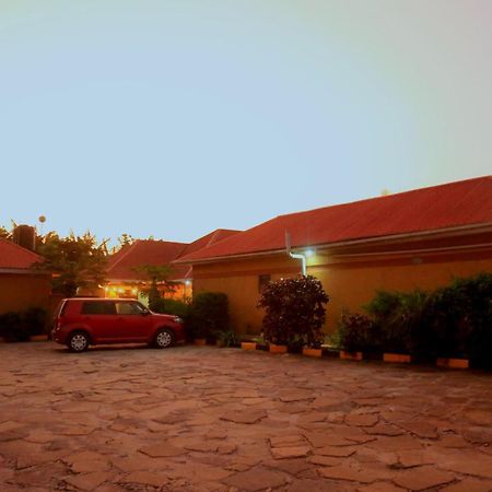 Palm Star Motel Fort Portal Экстерьер фото
