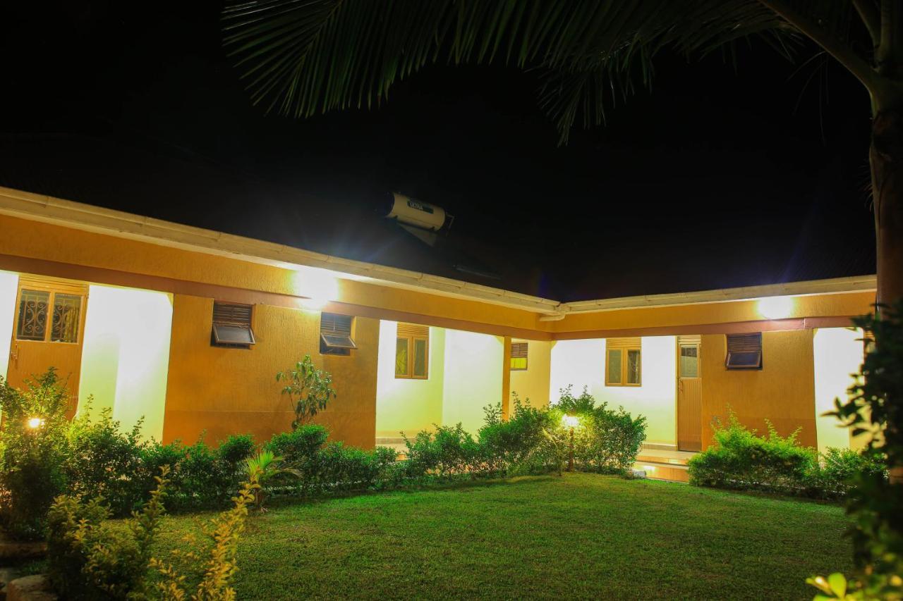 Palm Star Motel Fort Portal Экстерьер фото