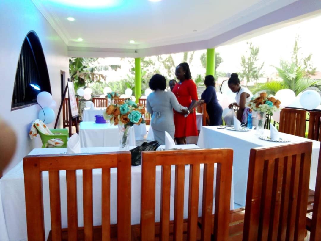 Palm Star Motel Fort Portal Экстерьер фото