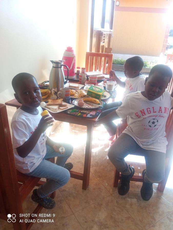 Palm Star Motel Fort Portal Экстерьер фото