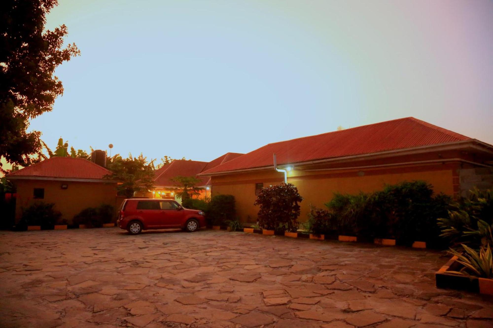 Palm Star Motel Fort Portal Экстерьер фото