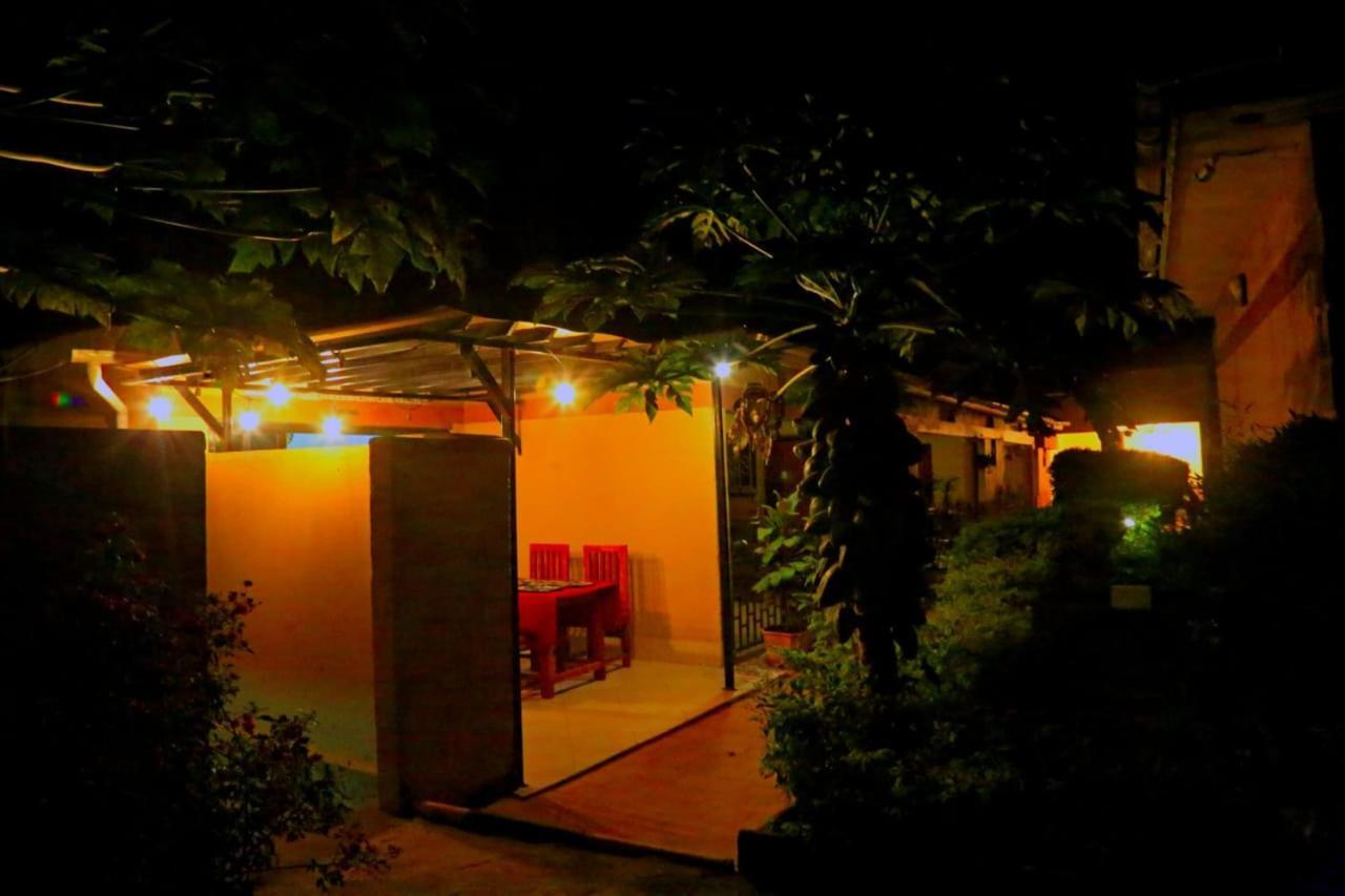 Palm Star Motel Fort Portal Экстерьер фото